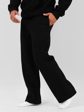 NWOT Comfrt Unisex Black Signature Straight Leg Sweatpants